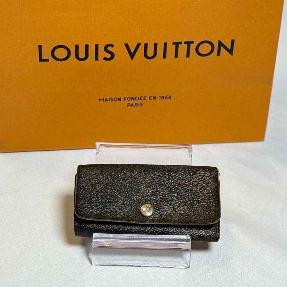 Authentic Louis Vuitton Monogram Key Case – Date Code (TH3077)